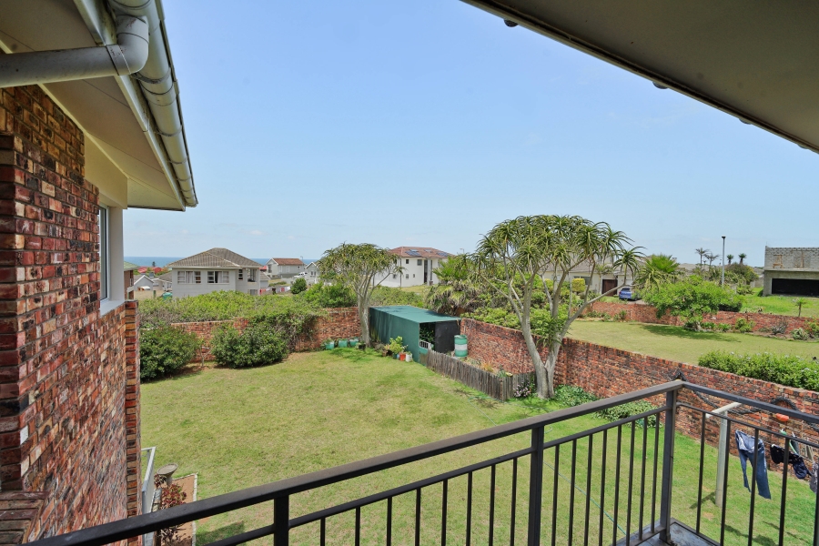4 Bedroom Property for Sale in Kidds Beach Eastern Cape
